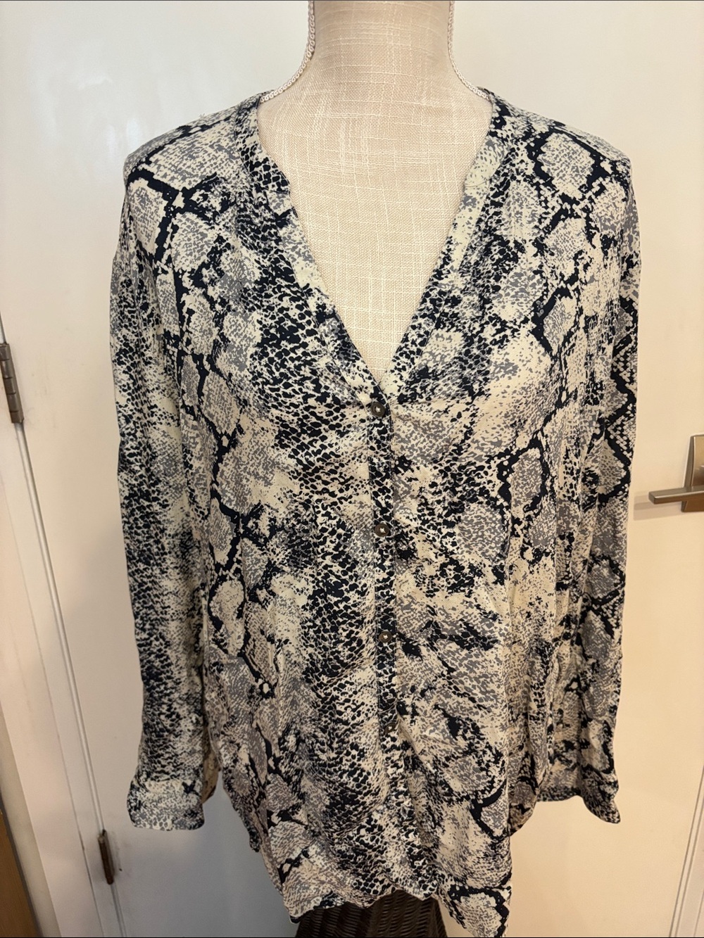 Soft Joie Snakeskin Print V-Neck Long Sleeve Button Down Blouse - L
